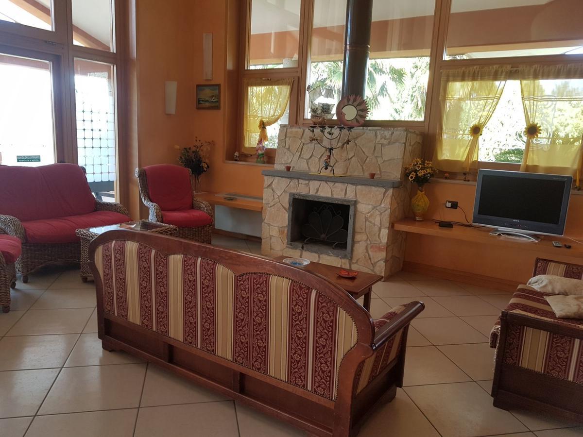 Agriturismo Terre Delle Monache 庞特卡格纳诺 外观 照片